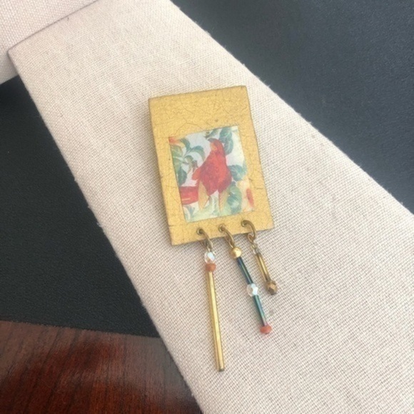 Vintage Gold Tone Brooch - Picture 1 of 3